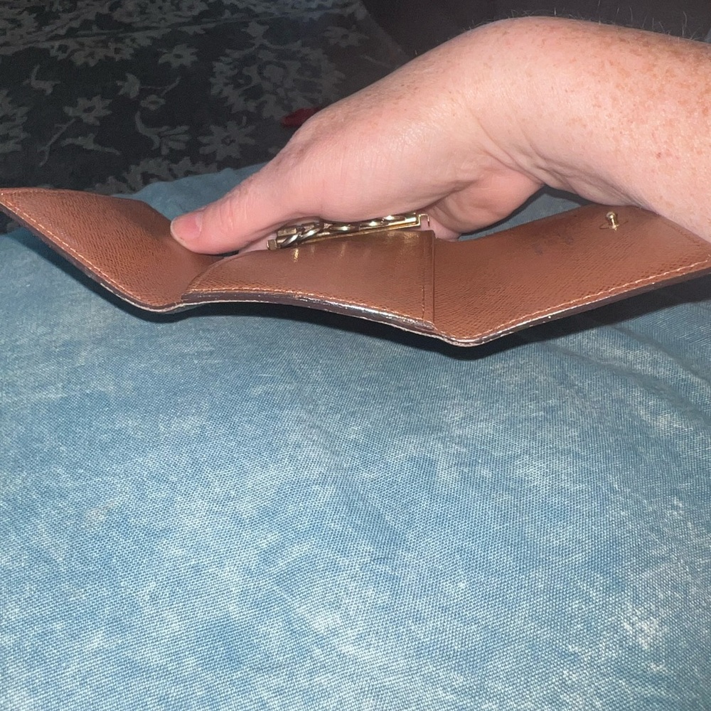 Authentic 2006 LOUIS VUITTON 6 Key Holder in Monogram LV - Picture 7 of 9